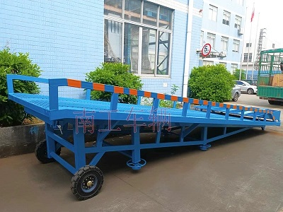 1672640325611885.jpg 10噸分體移動式登車橋2I.jpg