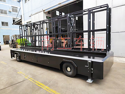 1672910483307633.jpg 2.5T折疊式顯示屏LED廣告拖車(chē)2I.jpg