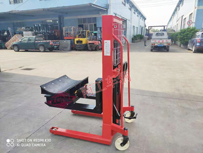 1672974049732273.jpg 1噸手動卷筒紙工具車3I.jpg