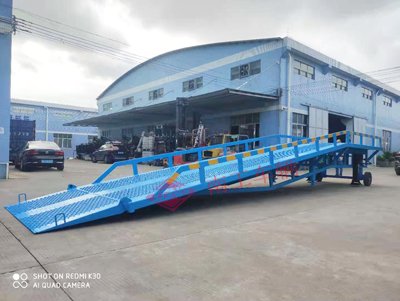 1673083389722265.jpg 10噸移動式登車橋3I.jpg