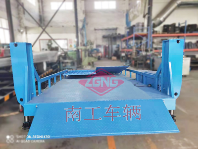1675303672302851.jpg 非標訂制8噸移動式登車橋2I.jpg