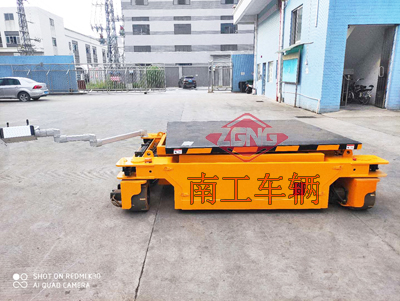 1675734411878663.jpg 2噸遙控自走式升降平臺1I.jpg