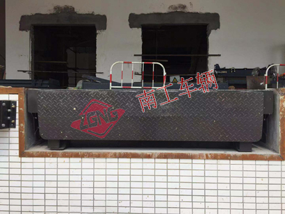 1675994055143233.jpg 10噸固定式登車橋2I.jpg