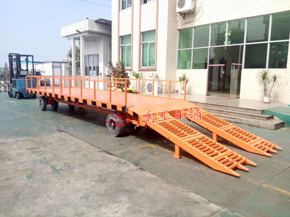 1676427351170942.jpg 10噸挖機(jī)用平板拖車1I.jpg