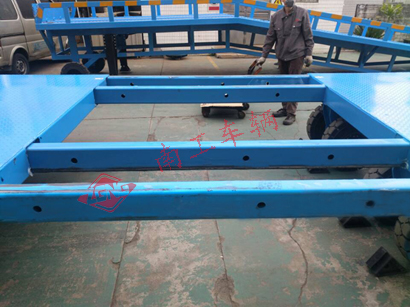 1676598921382721.jpg 15噸伸縮型平板拖車5I.jpg