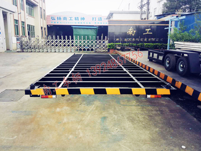 1676857624670427.jpg 7噸集裝箱專用拖車底盤1I.jpg