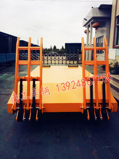 1676945988414978.jpg 橙色帶爬梯平板拖車2I.jpg