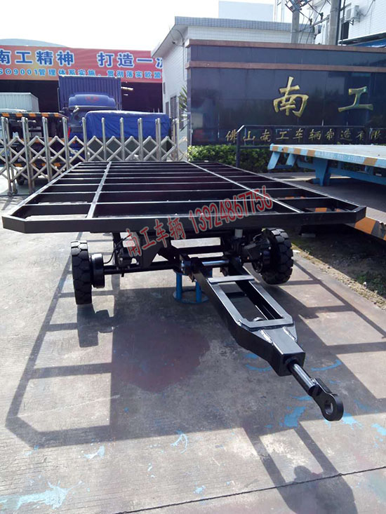 1677813837819560.jpg 警用亭底盤(pán)拖車5.jpg