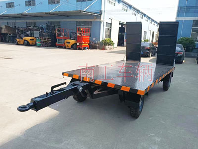 1679880187820160.jpg 3噸帶爬梯工業(yè)牽引平板拖車1I.jpg
