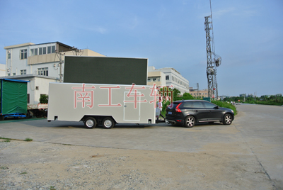 1682738203613146.jpg 大型戶外廂式LED廣告拖車 折疊屏廣告拖車I.jpg