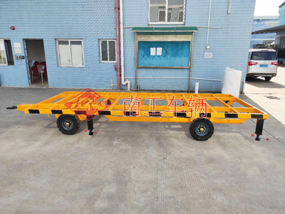 1686810334767598.jpg 3噸帶螺紋支腿骨架式平板拖車4I.jpg