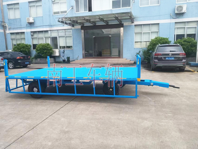 1688371494766757.jpg 5噸護(hù)欄牽引平板拖車5I.jpg