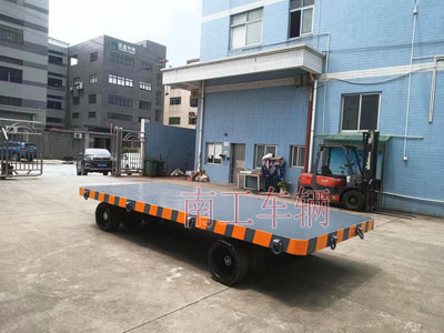 1689648429803513.jpg 25噸重型工業(yè)平板拖車全掛式牽引拖車底盤帶牽引環(huán)3I.jpg