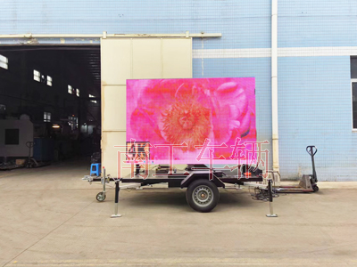 1712455012928945.jpg 0.3噸LED廣告拖車1I.jpg