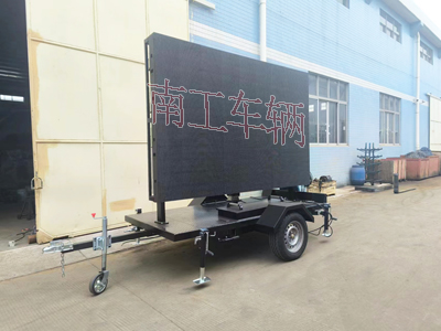 1718863185508617.jpg 簡(jiǎn)易款LED廣告拖車(chē)1I.jpg