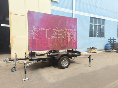 1718863198369051.jpg 簡(jiǎn)易款LED廣告拖車(chē)2I.jpg