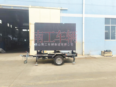 1718863212469848.jpg 簡(jiǎn)易款LED廣告拖車(chē)4I.jpg
