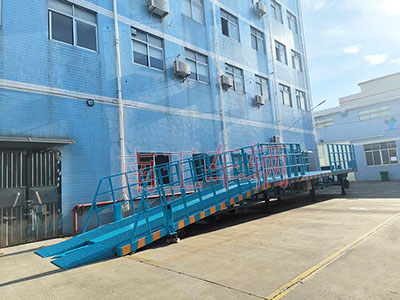 1753317263318035.jpg 13噸重型移動式登車橋 護欄加高3I.jpg