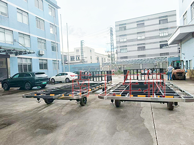 1759895228118526.jpg 4噸小護欄帶不銹鋼掛件牽引平板拖車4I.jpg