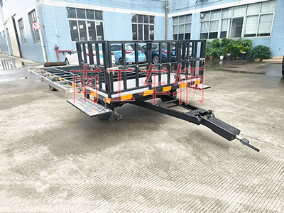 1759895235277624.jpg 4噸小護欄帶不銹鋼掛件牽引平板拖車I.jpg