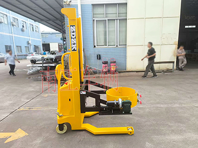 1760508473299346.jpg 0.5噸帶自動旋轉(zhuǎn)升降油桶車2I.jpg